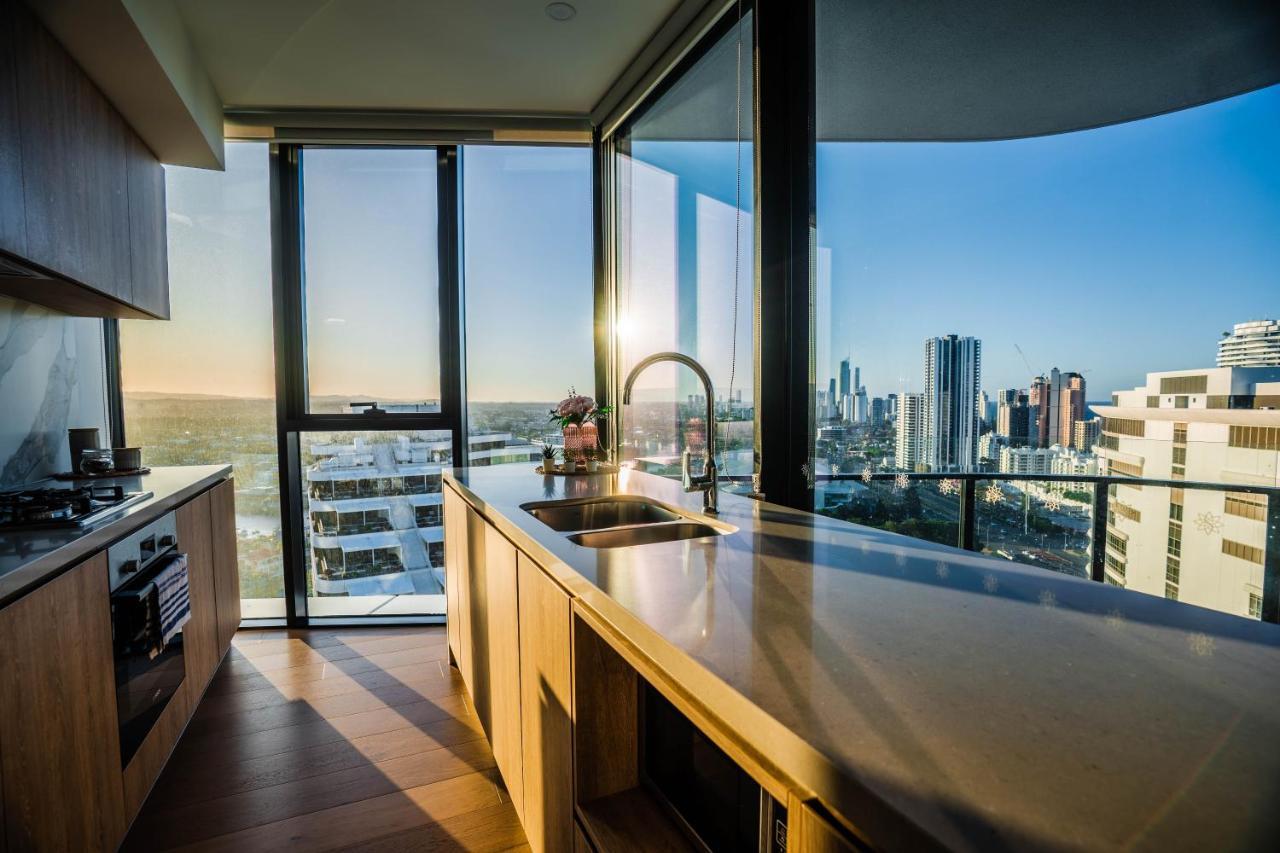 2 Bedroom Luxurious Family Apartment Next To Pacific Fair - Broadbeach Gold Coast Gc22 Extérieur photo
